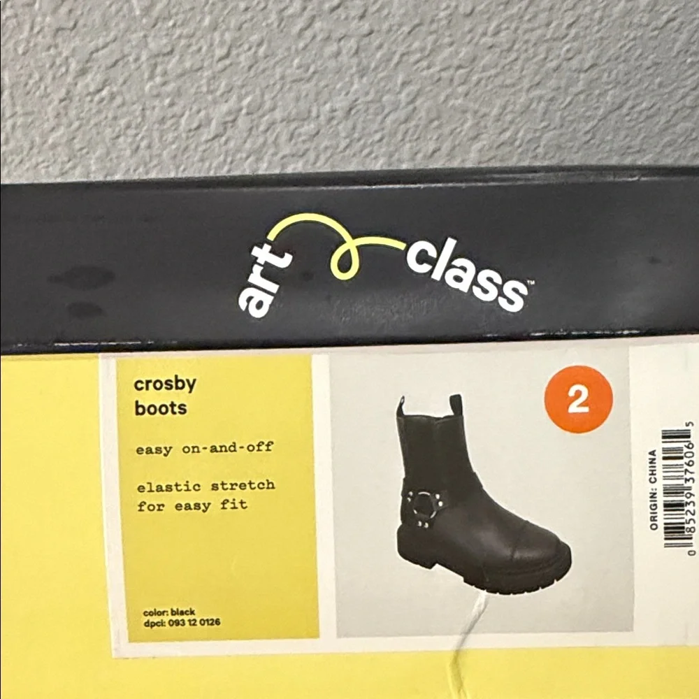 art class stylish black